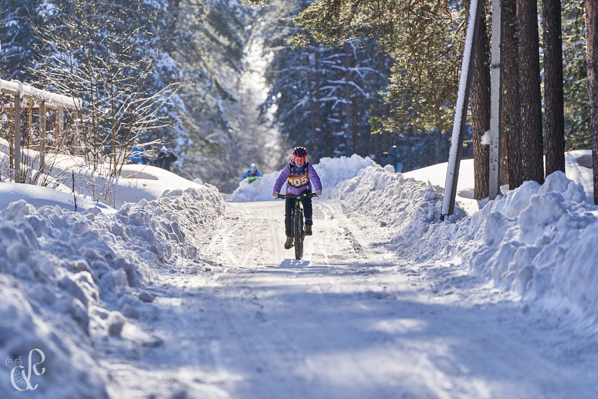 Прошедшие зимние выходные во Владимирской области были по-настоящему яркими. В регионе прошли сразу три атмосферные гонки. В Ковровском районе соревновались на собачьих упряжках и мотоциклах, а в Гусь-Хрустальном — на велосипедах и лыжах.