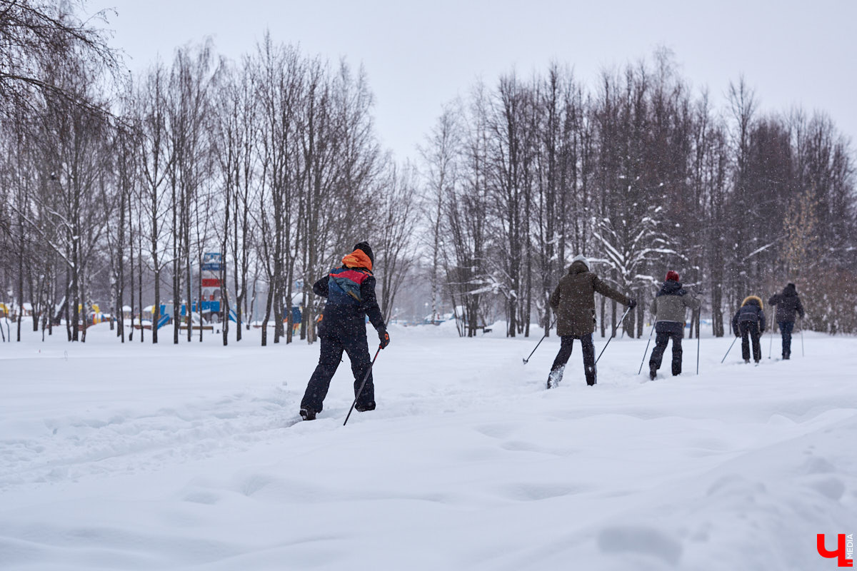 Пока многие ждут весну, лыжники пользуются моментом, чтобы вдоволь накататься до следующей зимы. Впрочем, во Владимире и области мест для этого немного. Куда податься любителям и спортсменам, желающим отполировать снег, «Ключ-Медиа» разбирался с тренером Олегом Канточкиным.