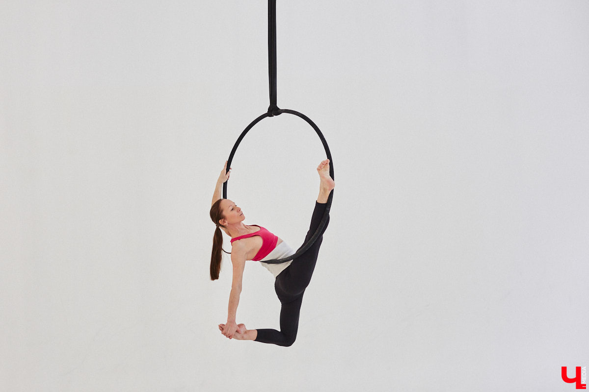 Ольга Тутынина 13 лет отработала в самом знаменитом развлекательном шоу планеты — Cirque du Soleil. Она успела объехать с цирком десятки стран, а сейчас тренирует детей в родном городе. О том, как выступала в легендарном проекте и почему решила вернуться домой, воздушная гимнастка рассказала нам в интервью.