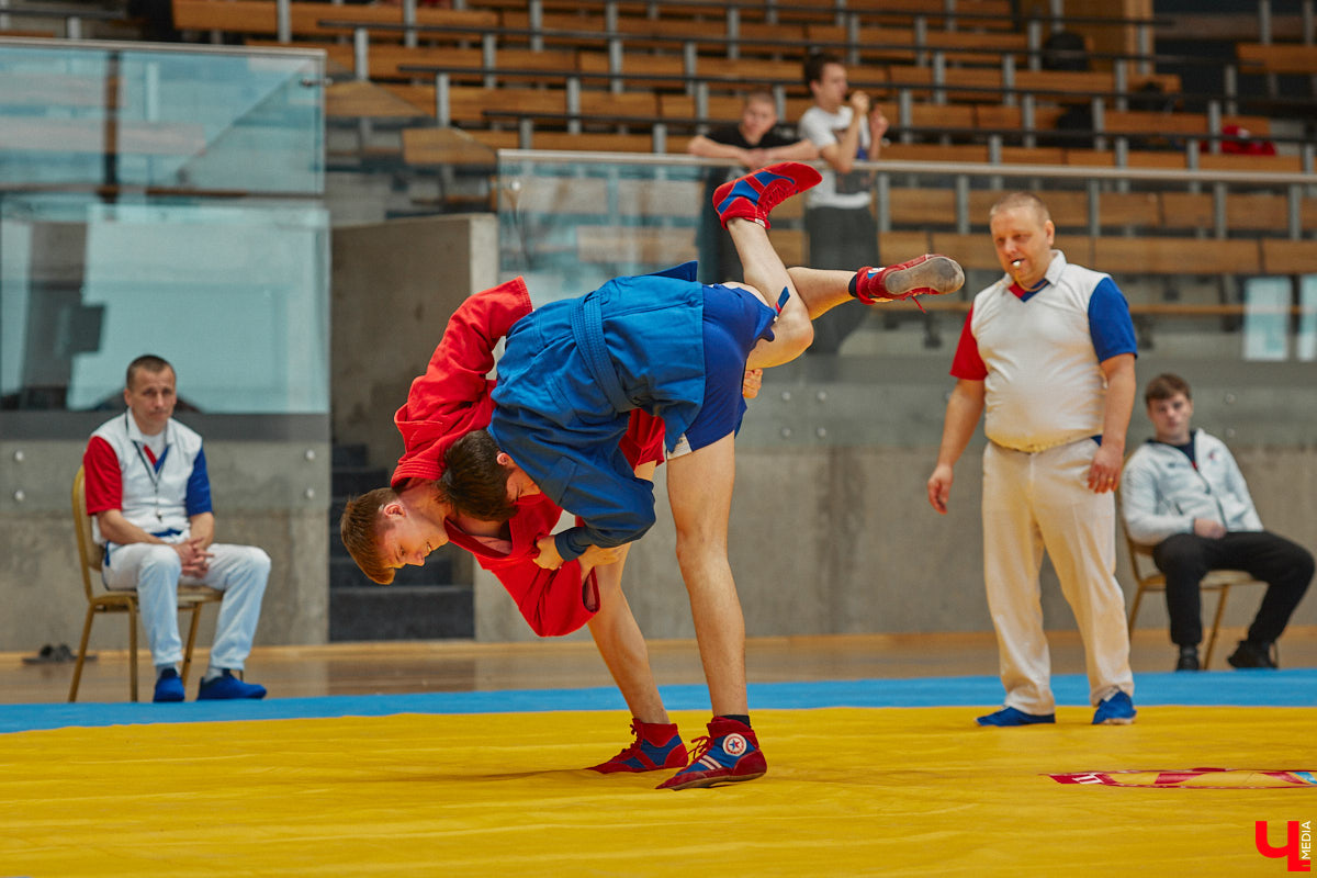Недавно во Владимире прошли два красочных спортивных события: фестивали воздушной гимнастики и брейкинга. Суздаль же в минувшие выходные собрал сильнейших самбистов страны от 14 до 16 лет. Рассказываем подробнее сразу обо всех мероприятиях в одном обзоре.
