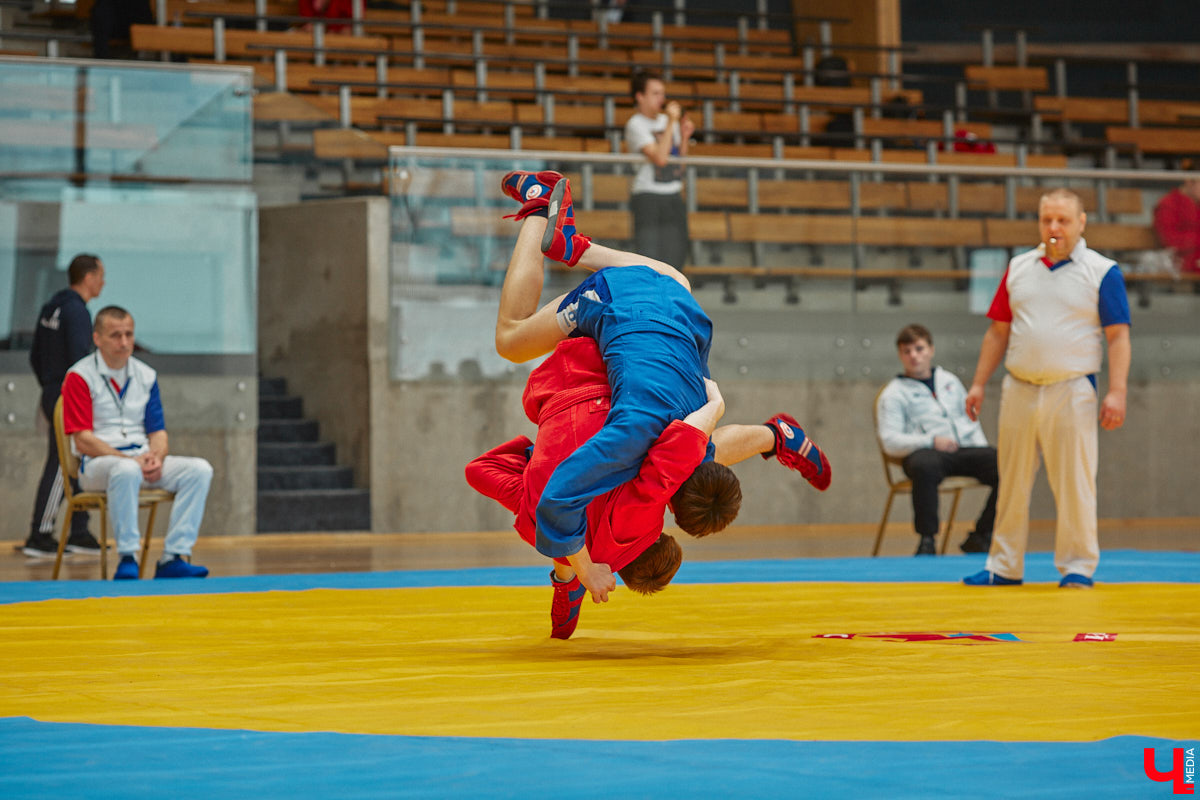 Недавно во Владимире прошли два красочных спортивных события: фестивали воздушной гимнастики и брейкинга. Суздаль же в минувшие выходные собрал сильнейших самбистов страны от 14 до 16 лет. Рассказываем подробнее сразу обо всех мероприятиях в одном обзоре.