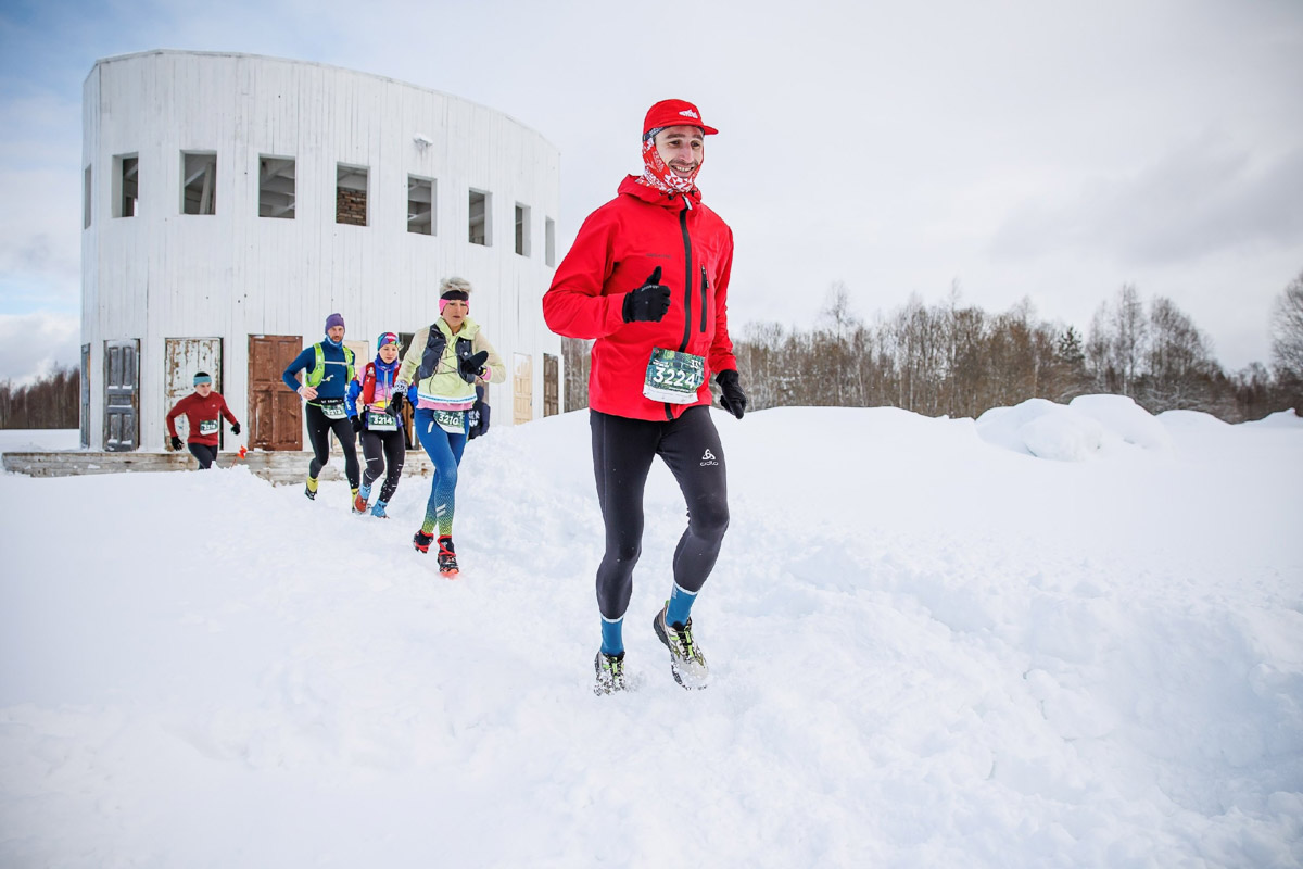 Владимирский трейлраннер Дмитрий Шунин выиграл сразу две гонки популярного зимнего старта Winter Wild Trail. Спортсмен пришел первым не только на дистанции 33 километра в обычной экипировке, но и в забеге на 900 метров в плавках и купальниках