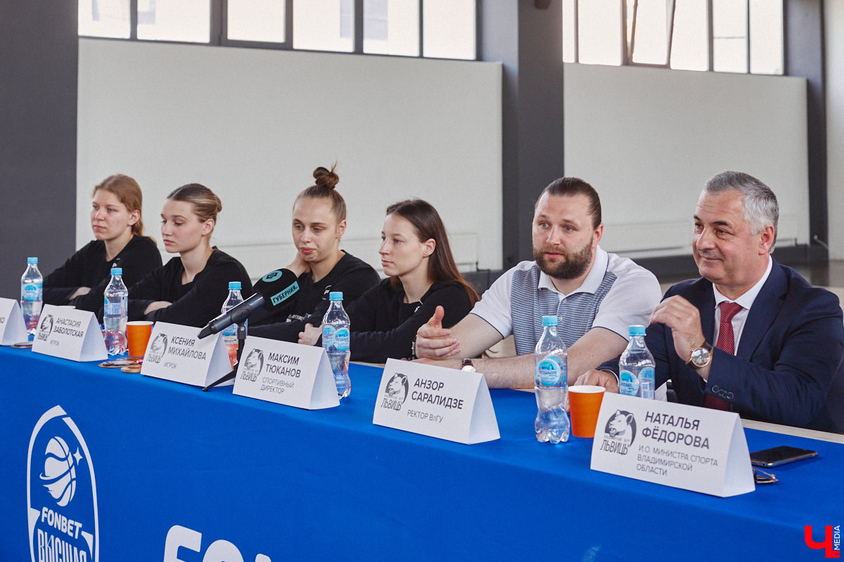 Баскетбольная женская сборная ВлГУ выиграла все четыре турнира прошедшего спортивного года. Лучшая команда 33-го региона продемонстрировала медали и кубки, а заодно и поведала о планах на будущее на организованной по итогам сезона пресс-конференции.