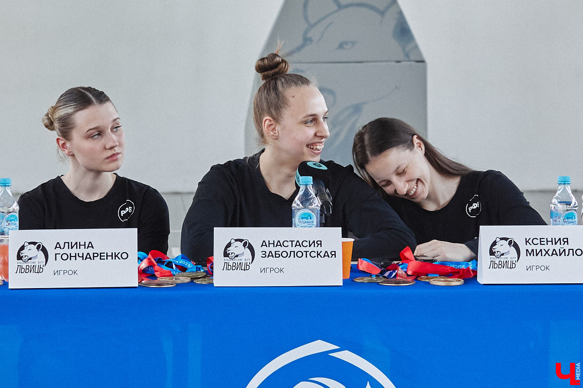 Баскетбольная женская сборная ВлГУ выиграла все четыре турнира прошедшего спортивного года. Лучшая команда 33-го региона продемонстрировала медали и кубки, а заодно и поведала о планах на будущее на организованной по итогам сезона пресс-конференции.