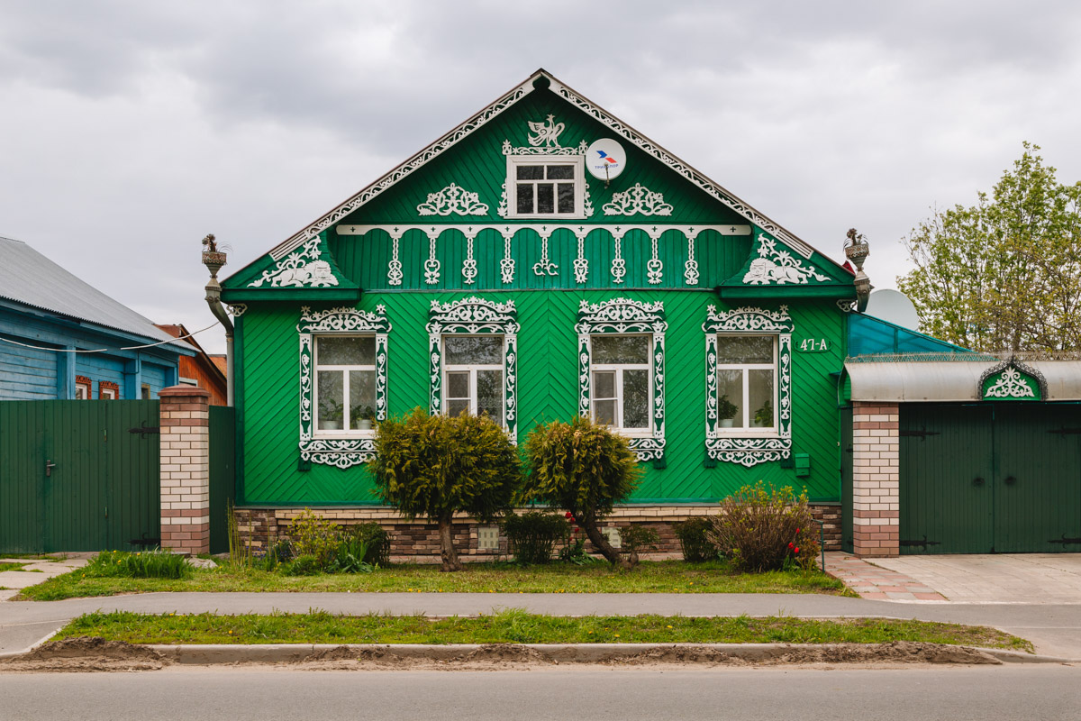 Этим летом Суздаль будет вдоль и поперек исхожен ногами туристов. Мы предлагаем разнообразить классический маршрут и включить туда неформатные локации, которых нет в путеводителях. Рассказал о них «Ключ-Медиа» тревел-фотограф Андрей Белавин.