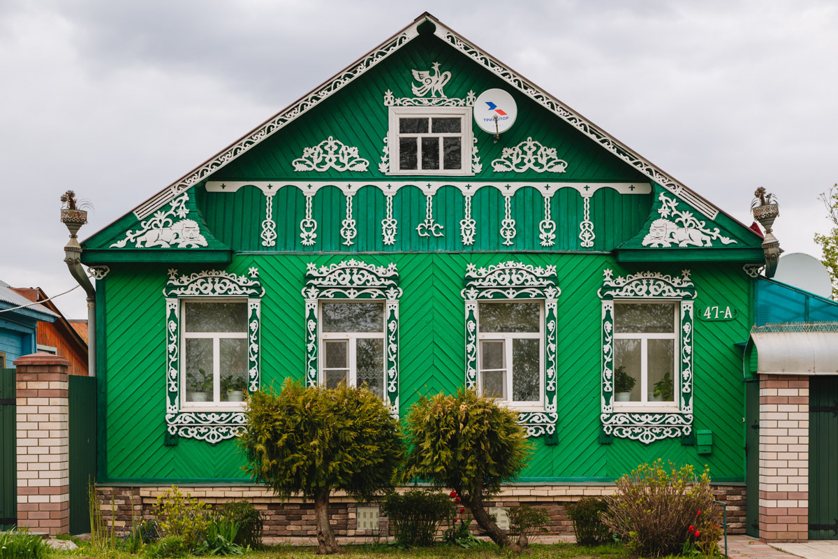 Этим летом Суздаль будет вдоль и поперек исхожен ногами туристов. Мы предлагаем разнообразить классический маршрут и включить туда неформатные локации, которых нет в путеводителях. Рассказал о них «Ключ-Медиа» тревел-фотограф Андрей Белавин.