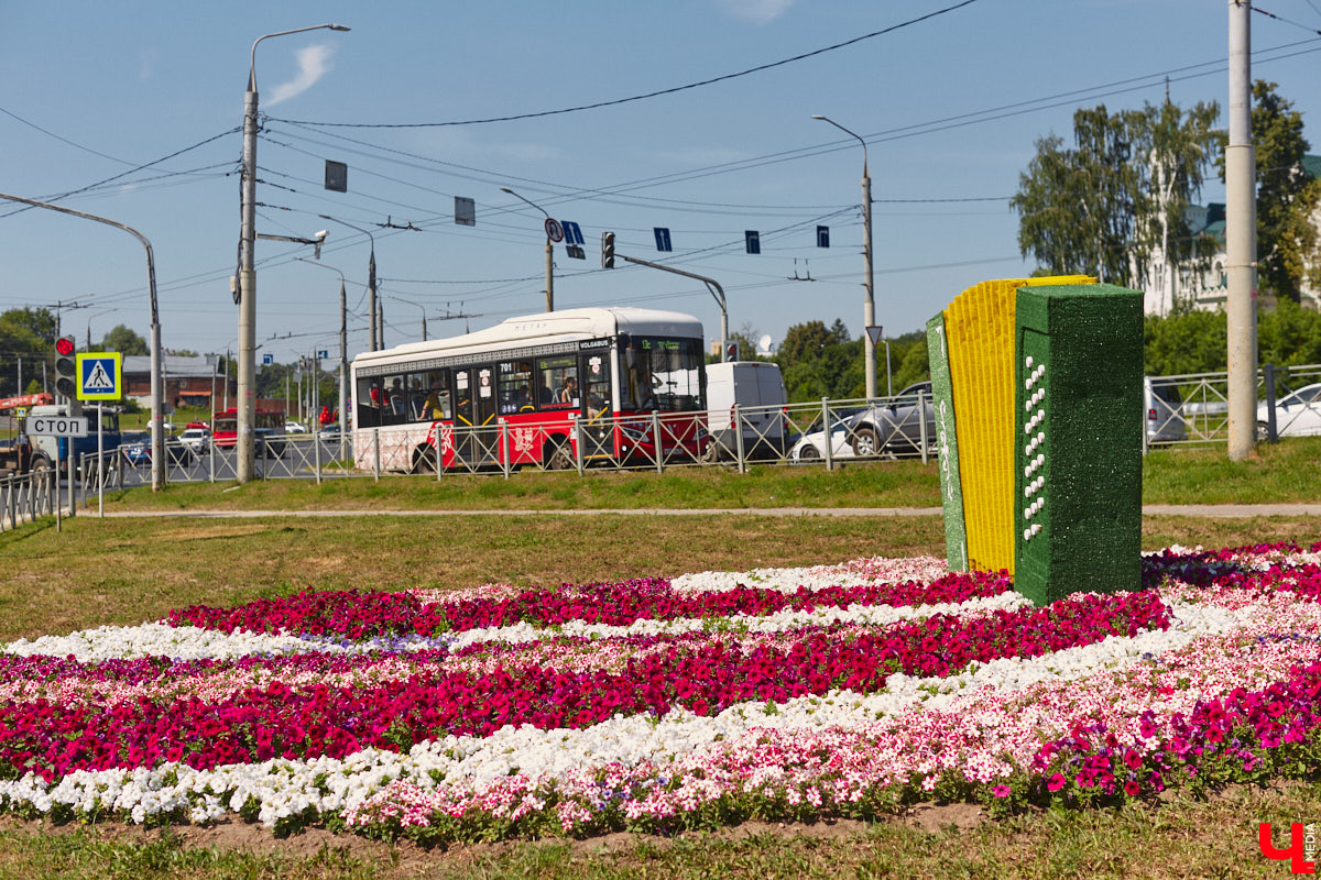 Во Владимире продолжаются работы по озеленению города. Всего планируется высадить около полумиллиона цветов и установить несколько новых топиарных композиций. «Ключ-Медиа» собрал все, что уже украшает областную столицу, в один фоторепортаж, дабы начать трудовую неделю с красоты!