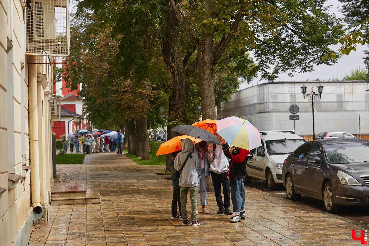 Ровно через неделю во Владимирской области прогремит праздник, к которому все так давно готовились. Однако надежды успеть привести в порядок Суздаль и дорогу к нему в срок тают на глазах. «Ключ-Медиа» решил наведаться в гости к будущему юбиляру, дабы своими глазами оценить, готов ли он к наплыву туристов.