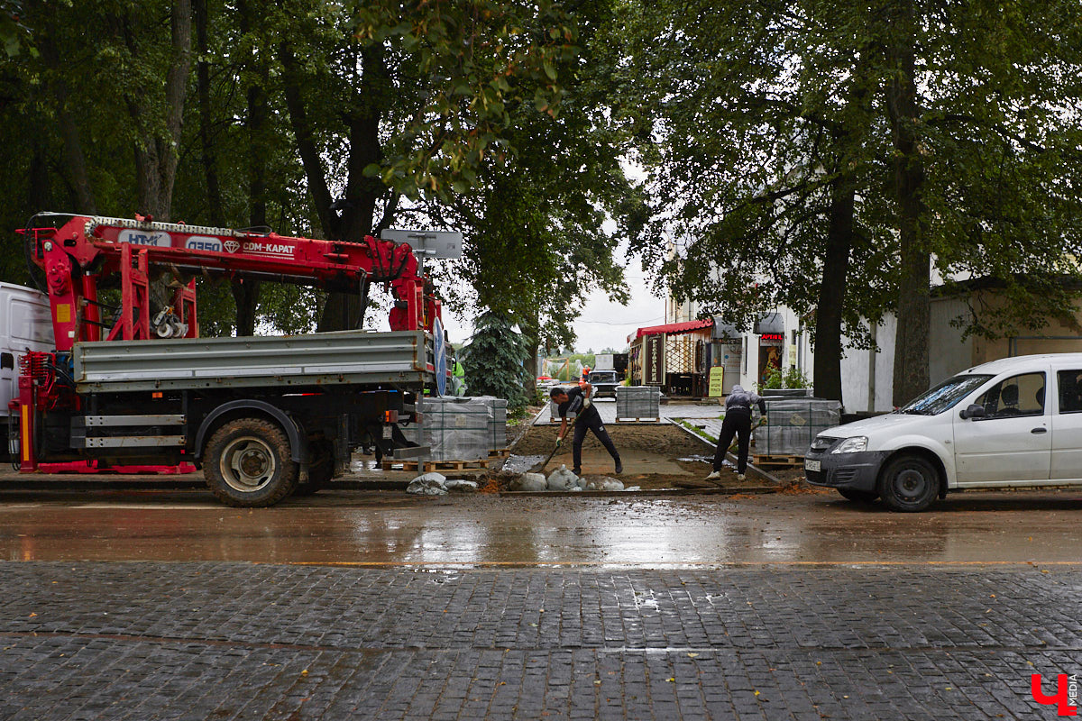 Ровно через неделю во Владимирской области прогремит праздник, к которому все так давно готовились. Однако надежды успеть привести в порядок Суздаль и дорогу к нему в срок тают на глазах. «Ключ-Медиа» решил наведаться в гости к будущему юбиляру, дабы своими глазами оценить, готов ли он к наплыву туристов.