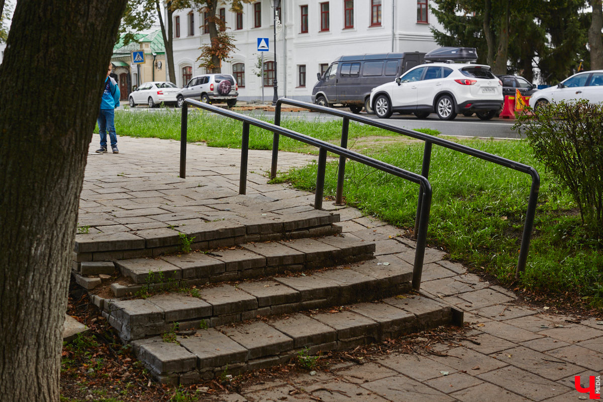 «Зарядье» есть и в Москве, и в Суздале. И то, и другое — места для отдыха и прогулок. Но заканчивается ли на этом сходство? Попробовали сравнить столичный проект с реализованным в городе-музее.