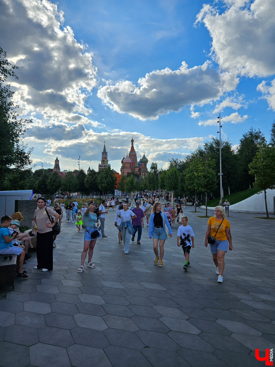 «Зарядье» есть и в Москве, и в Суздале. И то, и другое — места для отдыха и прогулок. Но заканчивается ли на этом сходство? Попробовали сравнить столичный проект с реализованным в городе-музее.