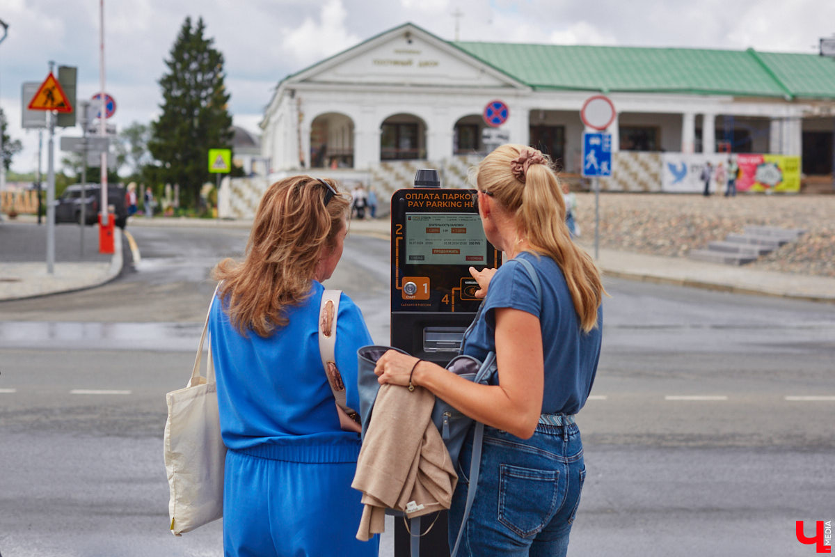 Уже завтра в Суздале начнутся массовые торжества по случаю его тысячелетия, которые продлятся три дня, с 9 по 11 августа. Юбилей обещает быть масштабным и интересным. Публикуем полную афишу всех грядущих мероприятий, а также рассказываем, как можно добраться до музея под открытым небом, на чем передвигаться по местным локациям и где припарковаться.