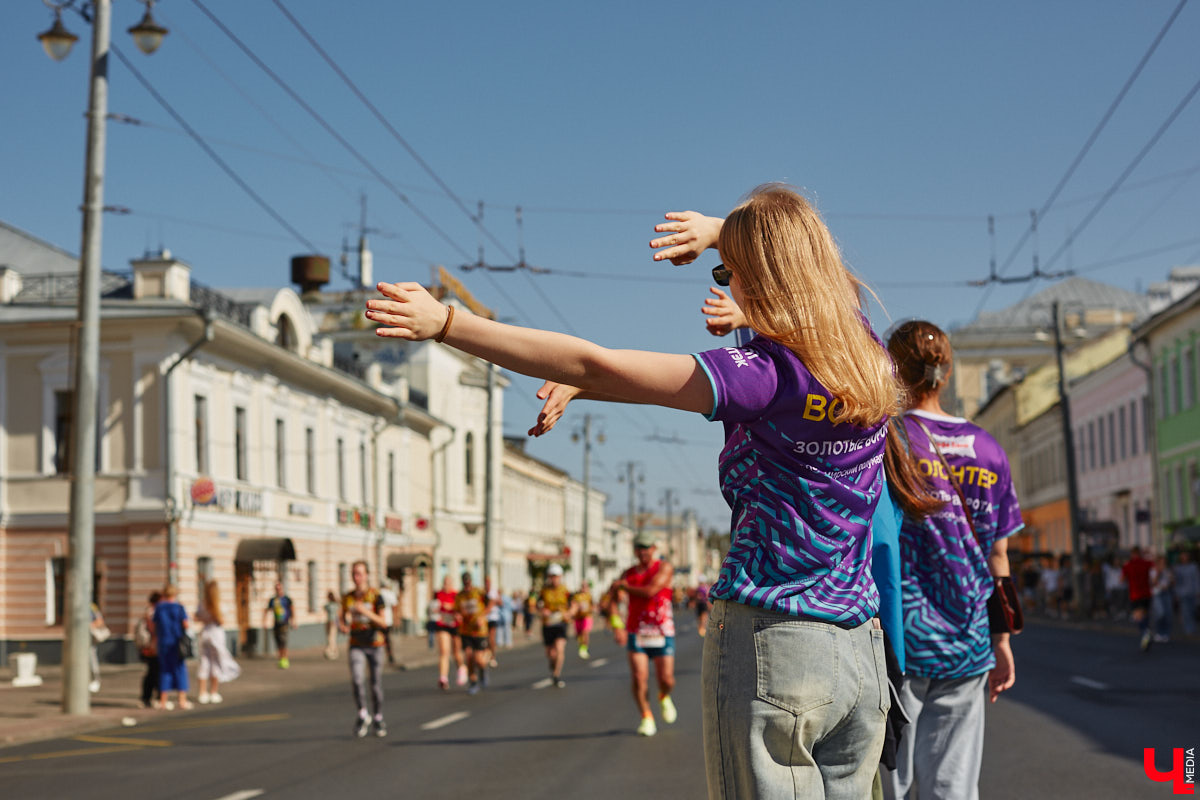 Движение равно жизнь! А потому в минувшую субботу центр Владимира буквально напоминал котел с бурлящей в нем положительной энергией, ведь там состоялся восьмой полумарафон «Золотые ворота». О том, как он прошел, и о новинке, которая может стать ежегодной традицией, читайте в нашем заряженном на спорт фоторепортаже!