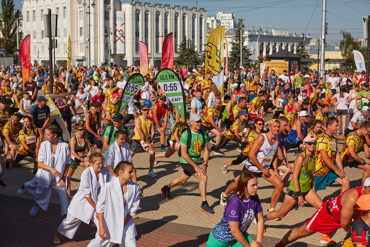 Движение равно жизнь! А потому в минувшую субботу центр Владимира буквально напоминал котел с бурлящей в нем положительной энергией, ведь там состоялся восьмой полумарафон «Золотые ворота». О том, как он прошел, и о новинке, которая может стать ежегодной традицией, читайте в нашем заряженном на спорт фоторепортаже!