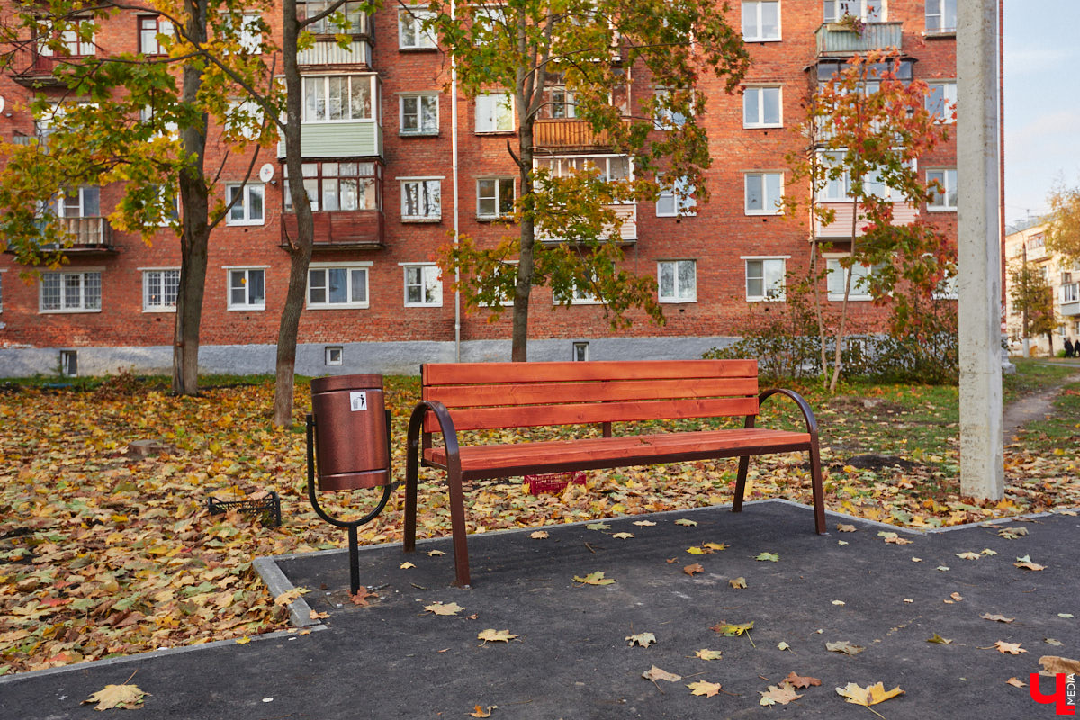 К сожалению, с деревьями во Владимире отнюдь не все гладко. Но есть и хорошие новости! Например, на небольшом пятачке на перекрестке Усти-на-Лабе и Каманина после уничтожения пораженных вредителем растений высадили новые и благоустроили, Молодежный сквер пополнился более чем 400 саженцами, а в концепцию преображения бульвара Художника Иванова внесли изменения.