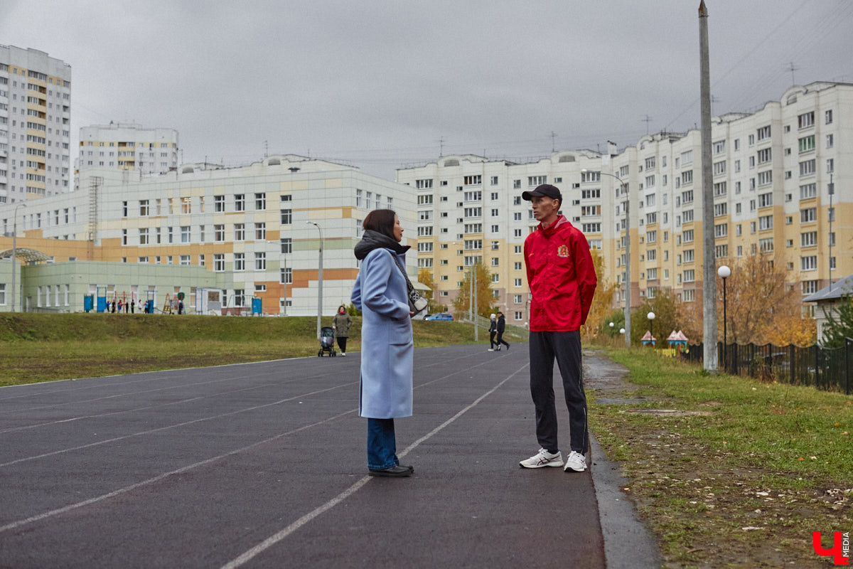 В октябре 2024 года Сергей Сагитов завоевал серебряную медаль на Кубке России по бегу на 24 часа. Только представьте, за полные сутки владимирский спортсмен преодолел более 259 километров. К сожалению, до золота ему не хватило всего 431 метра. Что же помешало легкоатлету занять первое место, почему он выбирает лишь длинные дистанции и каково это — быть в движении день напролет?