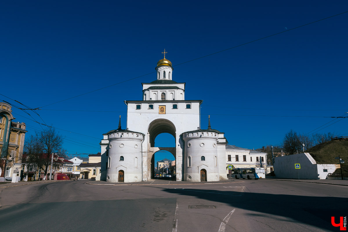 В 1790 году первого губернского архитектора Николая фон Берка сменил на этой должности Иван Чистяков, время работы которого совпало с началом осуществления утвержденного Екатериной II «прожектного» плана города Владимира, то есть плана его регулярной застройки. Согласно ему на смену стихийно сложившейся беспорядочной планировке улиц должны были прийти геометрически четкие кварталы, а центральная часть города — застраиваться каменными двух- и трехэтажными домами. Чистякову предстояло продолжить воплощение его в жизнь, чем он активно занимался до 1800 года.