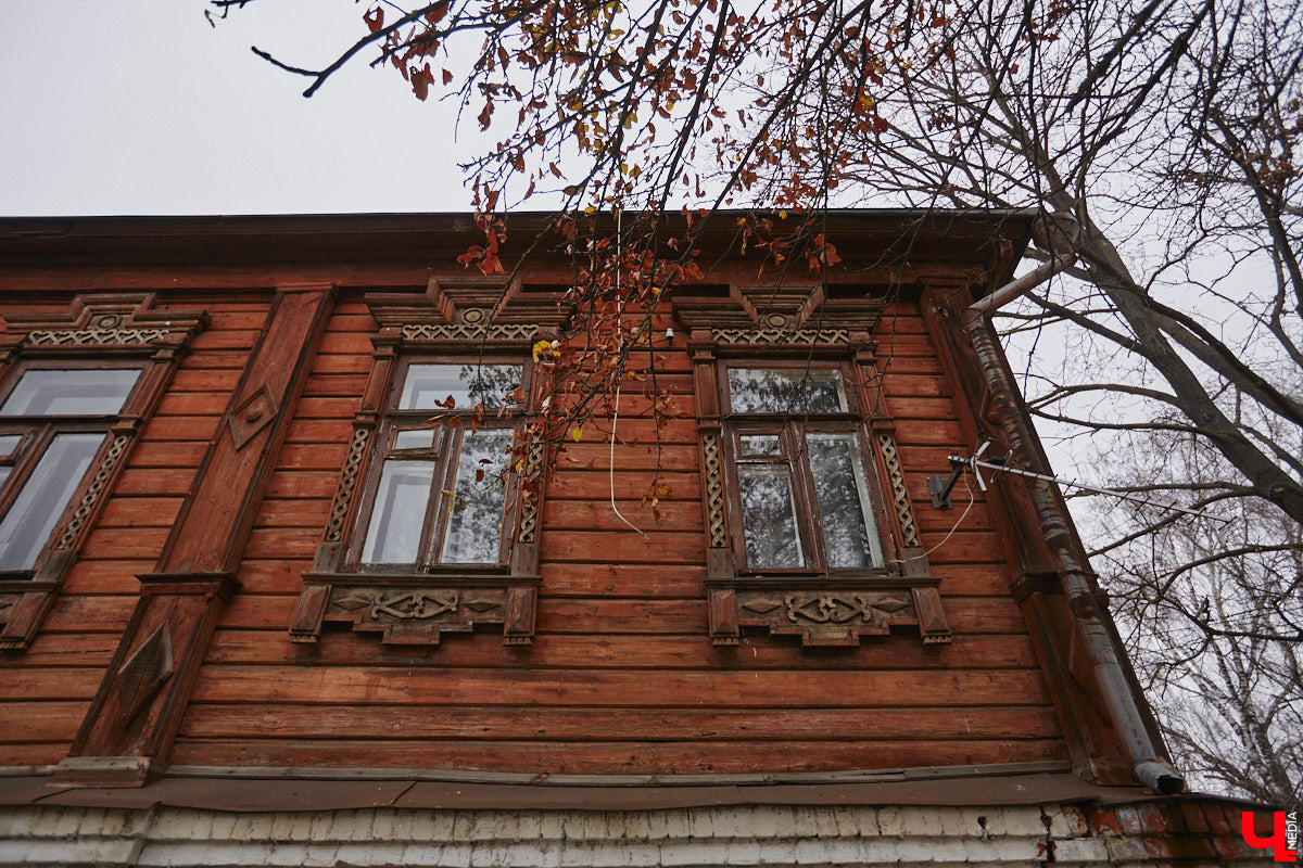 Во Владимире могут реконструировать один из старинных кварталов в районе улиц Комсомольской, Воровского, Кремлевской и Володарского. Там предлагают разместить шесть новых трехэтажных домов, а также снести и видоизменить другие здания, облик которых не совпадает с историческими параметрами. «Ключ-Медиа» побеседовал о возможных перспективах реновации с руководителем управления строительства и архитектуры Игорем Соловьевым.