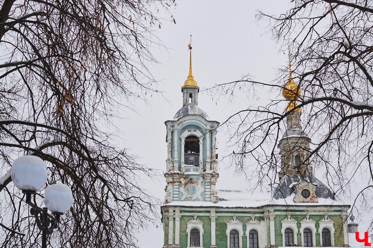 Время идет, проблемы все те же. Теперь эта фраза звучит не голословно, ведь ей нашлось документальное подтверждение — письмо 50-летней давности с расписанными несовершенствами Владимира. Подметил их некий товарищ Свирин из Москвы в далеком 1975-м, а мы вместе с урбанистом Артемом Чернеем прошлись по его следам уже в 2024 году.