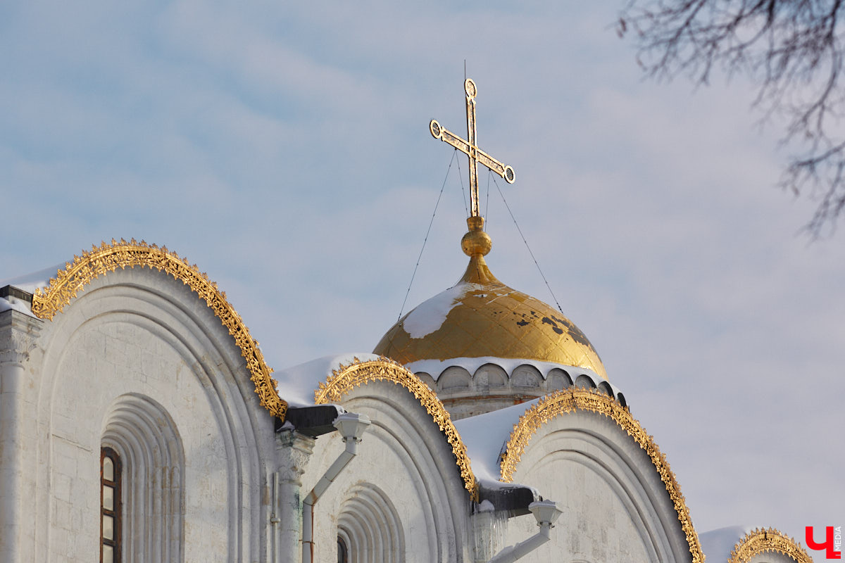 Время идет, проблемы все те же. Теперь эта фраза звучит не голословно, ведь ей нашлось документальное подтверждение — письмо 50-летней давности с расписанными несовершенствами Владимира. Подметил их некий товарищ Свирин из Москвы в далеком 1975-м, а мы вместе с урбанистом Артемом Чернеем прошлись по его следам уже в 2024 году.