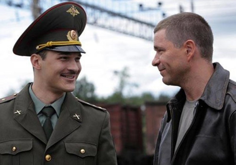 Бывшая резиденция Ивана Грозного не может похвастаться таким паломничеством кинематографистов, как Владимир и тем более Суздаль. Но пару шедевров и несколько вполне достойных кинолент сняли и там. Причем первые в области съемки аж в 1926 году проходили именно в Александрове. «Ключ-Медиа» собрал фильмы и сериалы, в которых город 33-го региона стал полноценным участником фильма или же, напротив, скромно выступал в роли незаметного статиста.