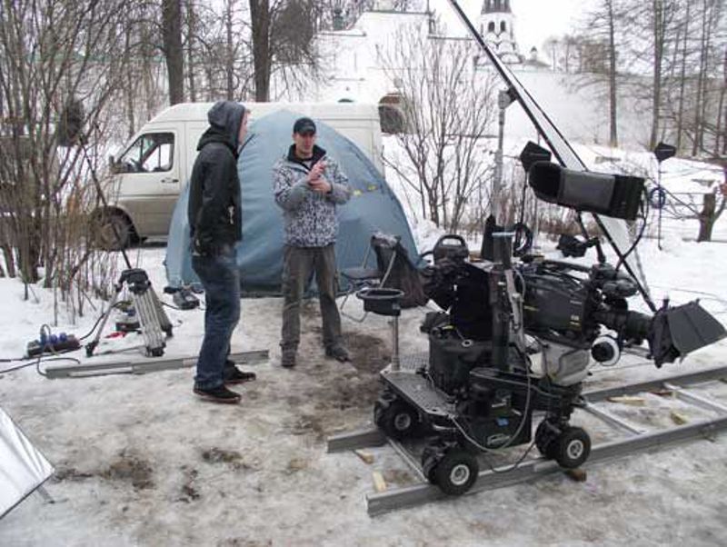 Бывшая резиденция Ивана Грозного не может похвастаться таким паломничеством кинематографистов, как Владимир и тем более Суздаль. Но пару шедевров и несколько вполне достойных кинолент сняли и там. Причем первые в области съемки аж в 1926 году проходили именно в Александрове. «Ключ-Медиа» собрал фильмы и сериалы, в которых город 33-го региона стал полноценным участником фильма или же, напротив, скромно выступал в роли незаметного статиста.