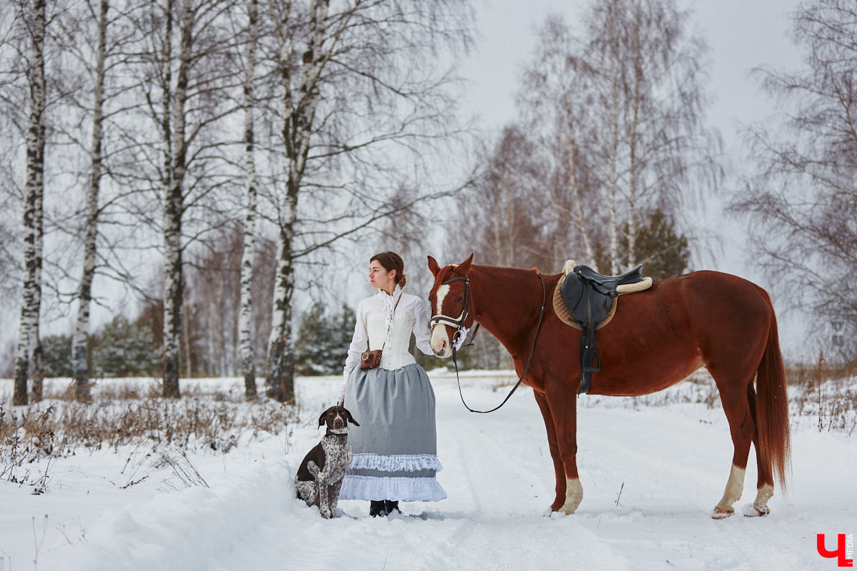 Владимирский фотограф Ирина Стеч привыкла оставаться за кадром, однако для «Ключ-Медиа» сделала исключение и выступила в роли модели. Девушка представила сразу четыре актуальных образа для роскошной фотосессии с лошадью. Причем как в седле, так и рядом с животным — последний вариант для тех, кто побаивается его оседлать. Однако нашей героине все по плечу!