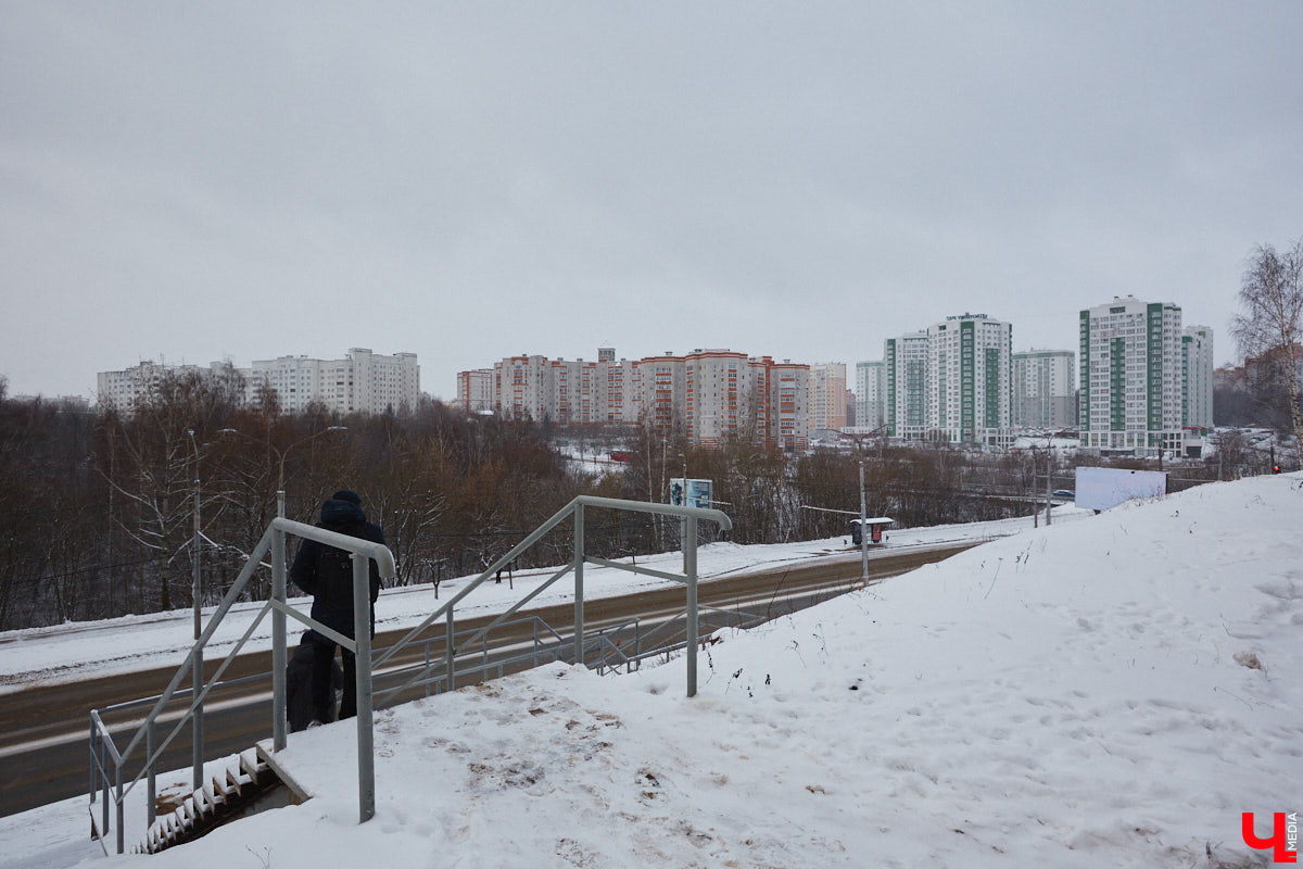 Жилье — не только базовая потребность человека, но и самое выгодное вложение капитала. Ведь, как правило, год от года его стоимость лишь растет. Иногда так сильно, что поражает воображение рядового обывателя! В столице 33-го региона, разумеется, тоже имеются подобные роскошные варианты. Представляем пять дорогих квартир Владимира, при взгляде на нули в разделе «цена» которых рот так и открывается от удивления.