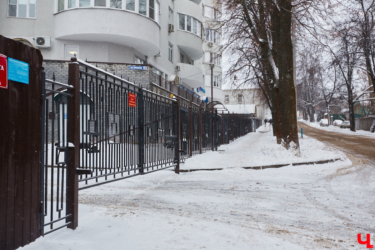 Жилье — не только базовая потребность человека, но и самое выгодное вложение капитала. Ведь, как правило, год от года его стоимость лишь растет. Иногда так сильно, что поражает воображение рядового обывателя! В столице 33-го региона, разумеется, тоже имеются подобные роскошные варианты. Представляем пять дорогих квартир Владимира, при взгляде на нули в разделе «цена» которых рот так и открывается от удивления.