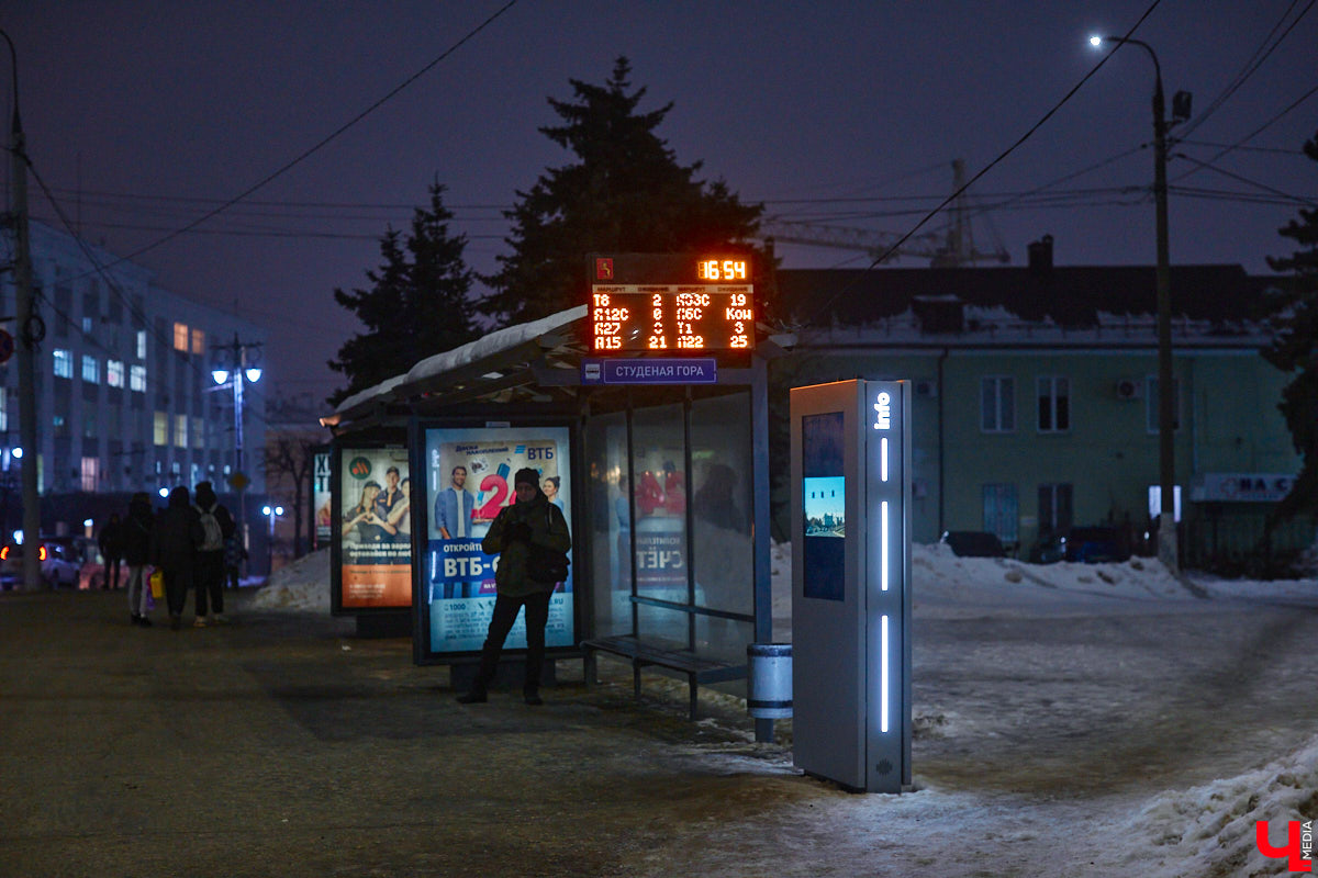 Туристическая навигация — язык для общения города со своими гостями. Поэтому столь важно, чтобы он был простым и доступным. Способствуют этому в том числе интерактивные элементы инфраструктуры. Например, информационные киоски, заработавшие во Владимире в преддверии каникул. Завидев яркие табло, «Ключ-Медиа» поспешил проверить их в деле.