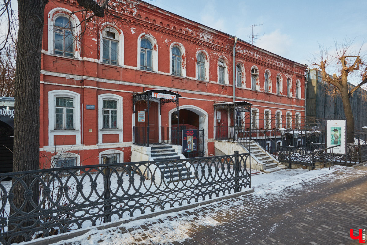 Тема продажи Козьего парка во Владимире серьезно будоражит общественность. Эковолонтеры открыто выступают против, защищая рекреационную зону. В это же время владельцев могут сменить и несколько примечательных городских зданий. Для каких построек ищут новых хозяев, рассказываем в нашем обзоре.