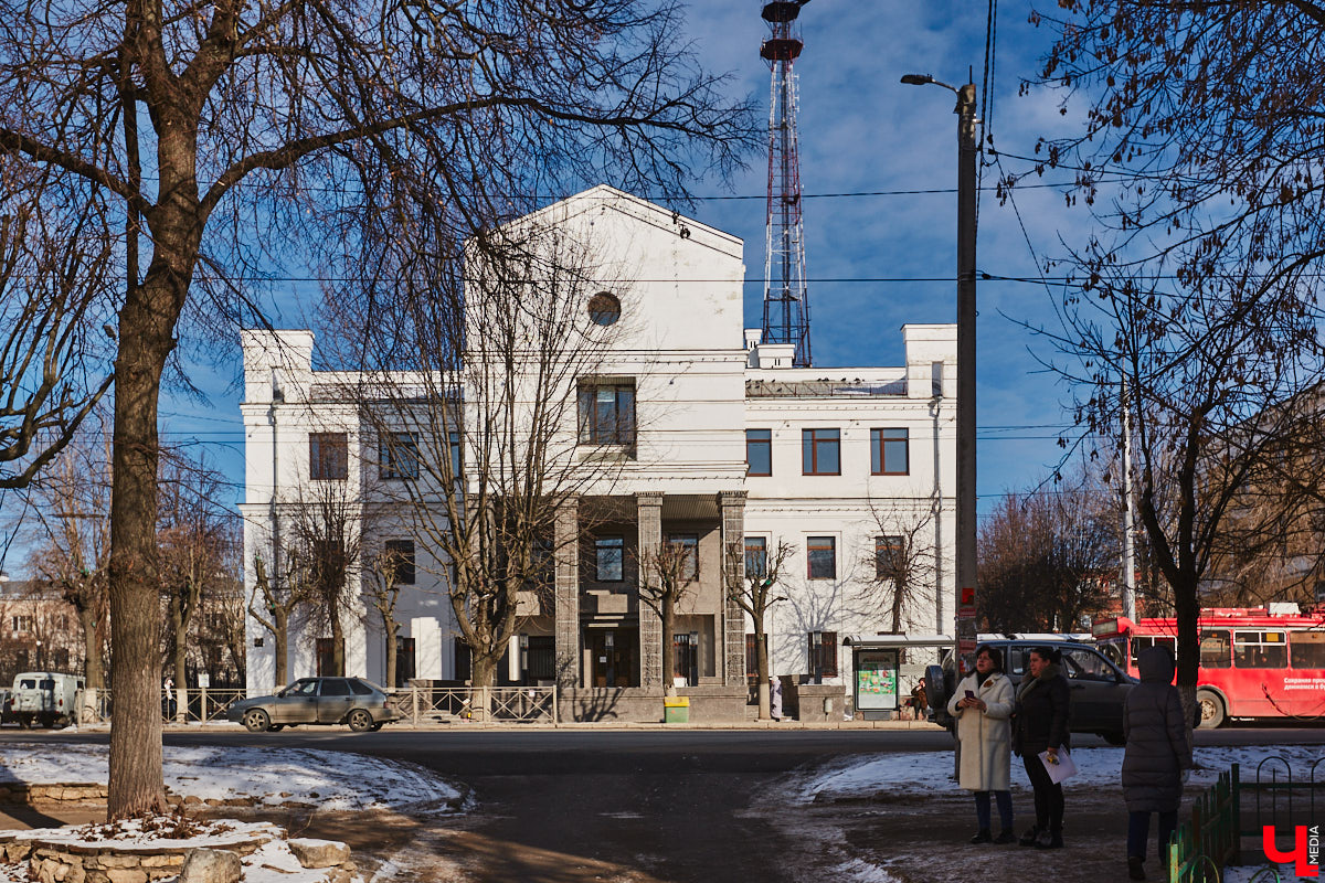 Тема продажи Козьего парка во Владимире серьезно будоражит общественность. Эковолонтеры открыто выступают против, защищая рекреационную зону. В это же время владельцев могут сменить и несколько примечательных городских зданий. Для каких построек ищут новых хозяев, рассказываем в нашем обзоре.