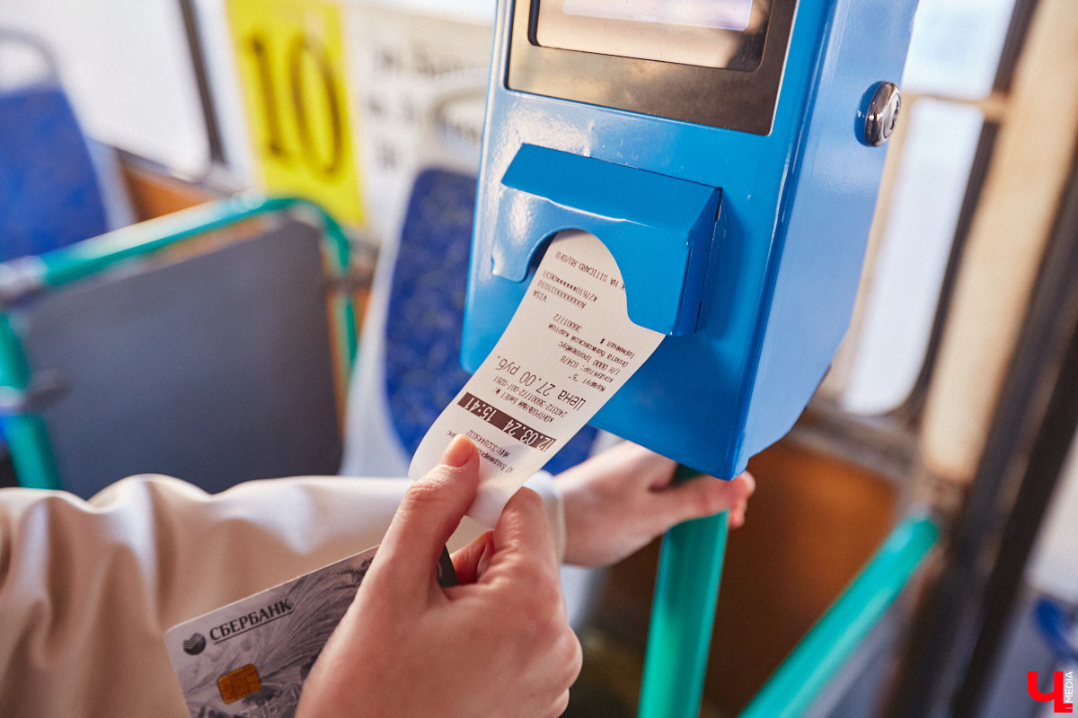 На улицах областного центра могут появиться выделенные полосы для движения автобусов и троллейбусов. Правда, это не точно. Нововведение, о котором говорят уже много лет, до сих пор не удалось реализовать. Хотя потенциальные направления уже стали известны. Как продвигается работа и что уже удалось сделать в вопросах реализации комплексной схемы организации транспортного обслуживания населения, обсудили в мэрии города.