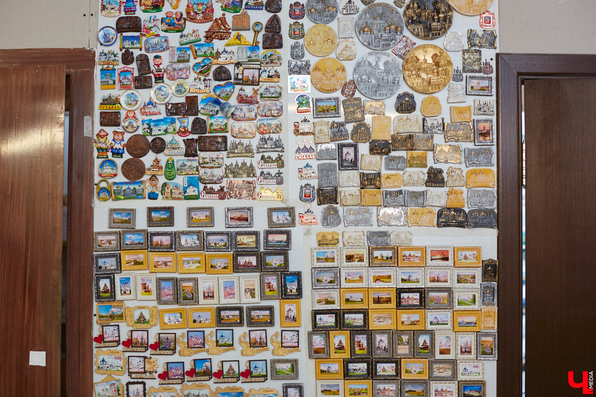 Григорий Кузьмин отметился в Книге рекордов России с коллекцией магнитов, связанных с Суздалем. Их у него больше тысячи! Мужчина собрал их вместе с коллегами к тысячелетию древнего города. И это мировое достижение, которое зафиксировано официально.