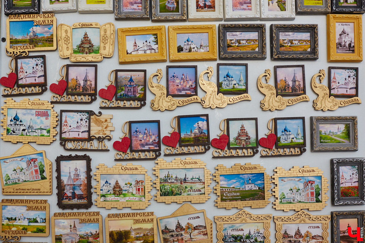Григорий Кузьмин отметился в Книге рекордов России с коллекцией магнитов, связанных с Суздалем. Их у него больше тысячи! Мужчина собрал их вместе с коллегами к тысячелетию древнего города. И это мировое достижение, которое зафиксировано официально.
