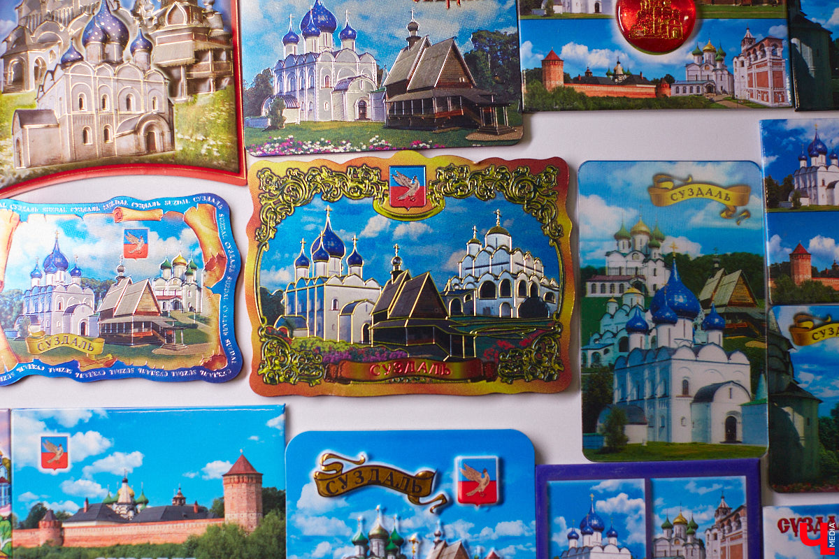 Григорий Кузьмин отметился в Книге рекордов России с коллекцией магнитов, связанных с Суздалем. Их у него больше тысячи! Мужчина собрал их вместе с коллегами к тысячелетию древнего города. И это мировое достижение, которое зафиксировано официально.