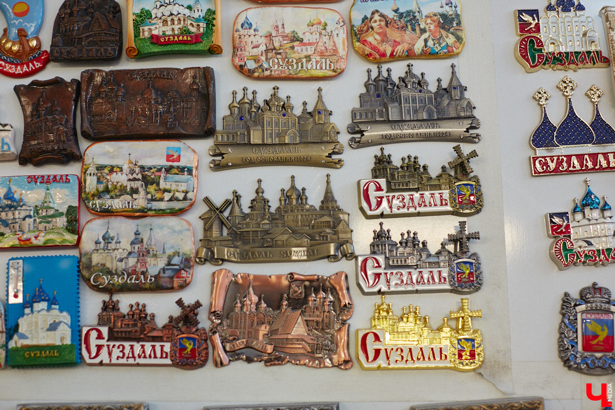 Григорий Кузьмин отметился в Книге рекордов России с коллекцией магнитов, связанных с Суздалем. Их у него больше тысячи! Мужчина собрал их вместе с коллегами к тысячелетию древнего города. И это мировое достижение, которое зафиксировано официально.