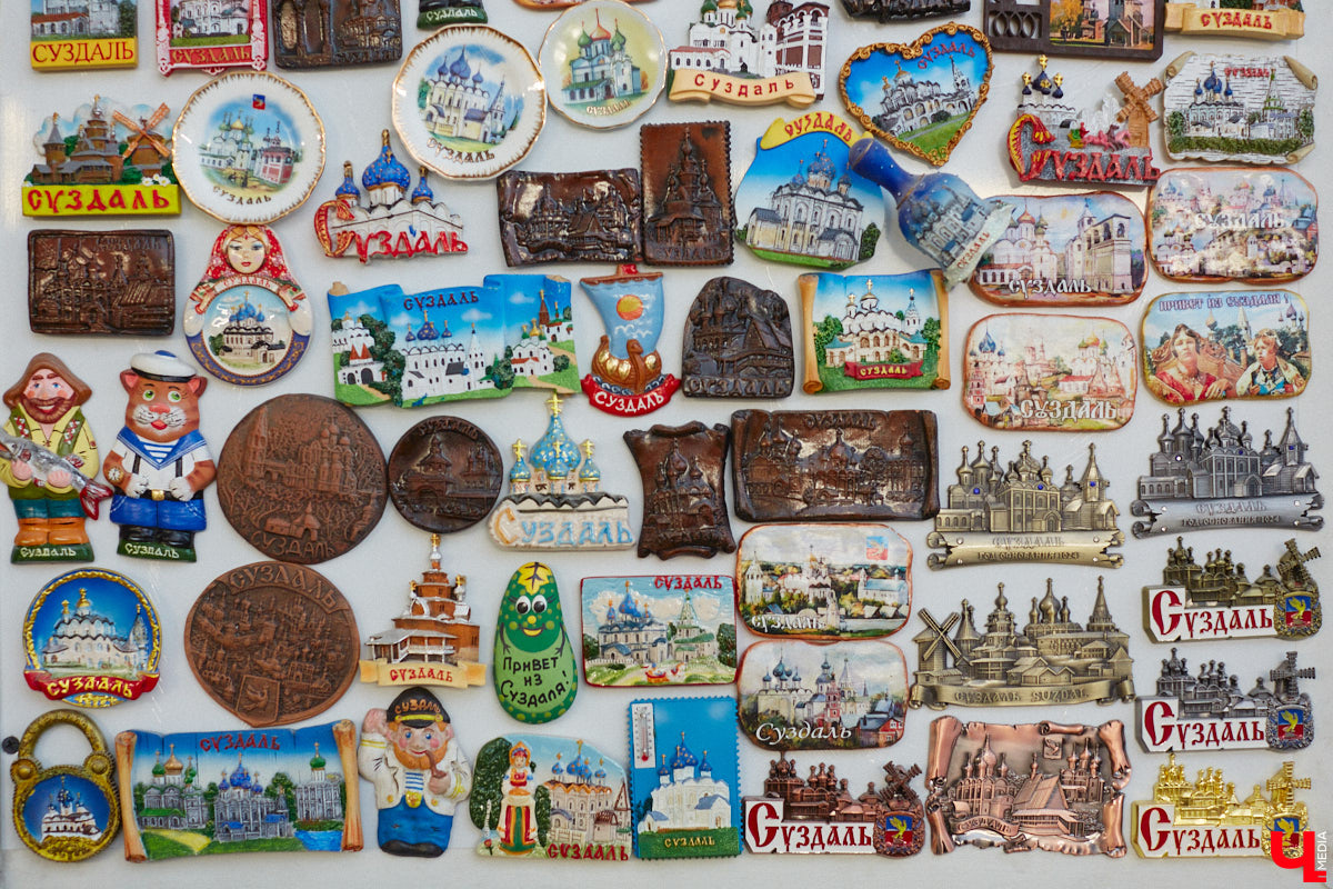 Григорий Кузьмин отметился в Книге рекордов России с коллекцией магнитов, связанных с Суздалем. Их у него больше тысячи! Мужчина собрал их вместе с коллегами к тысячелетию древнего города. И это мировое достижение, которое зафиксировано официально.
