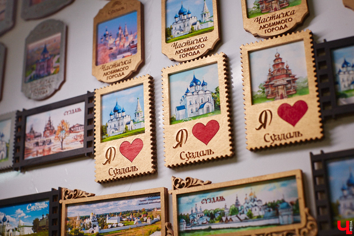 Григорий Кузьмин отметился в Книге рекордов России с коллекцией магнитов, связанных с Суздалем. Их у него больше тысячи! Мужчина собрал их вместе с коллегами к тысячелетию древнего города. И это мировое достижение, которое зафиксировано официально.