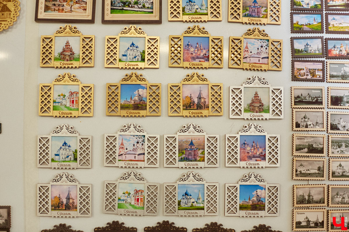 Григорий Кузьмин отметился в Книге рекордов России с коллекцией магнитов, связанных с Суздалем. Их у него больше тысячи! Мужчина собрал их вместе с коллегами к тысячелетию древнего города. И это мировое достижение, которое зафиксировано официально.