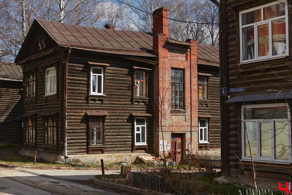 В скором времени город лишится сразу пяти домов. У многих из них довольно внушительная история, которая канет в Лету вместе со своими деревянными и кирпичными хранителями. Что же пустят под ковш в ближайшие месяцы, выяснил «Ключ-Медиа».