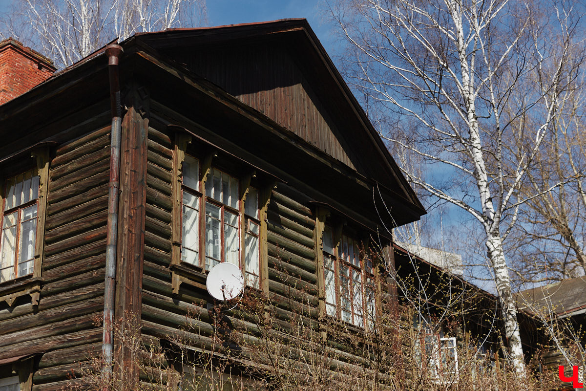В скором времени город лишится сразу пяти домов. У многих из них довольно внушительная история, которая канет в Лету вместе со своими деревянными и кирпичными хранителями. Что же пустят под ковш в ближайшие месяцы, выяснил «Ключ-Медиа».