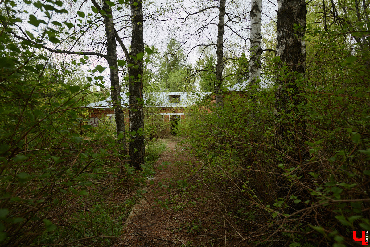 В скором времени город лишится сразу пяти домов. У многих из них довольно внушительная история, которая канет в Лету вместе со своими деревянными и кирпичными хранителями. Что же пустят под ковш в ближайшие месяцы, выяснил «Ключ-Медиа».