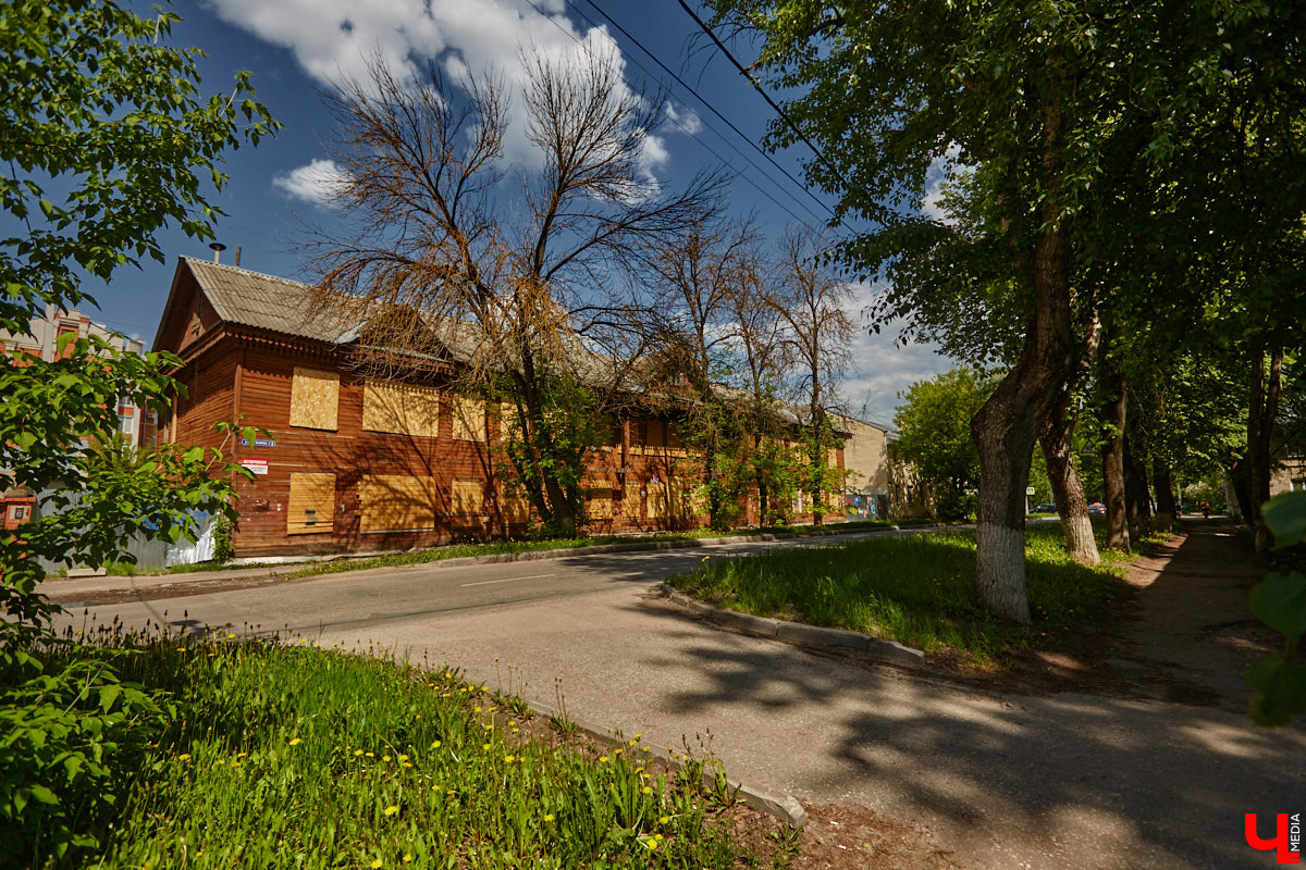 В скором времени город лишится сразу пяти домов. У многих из них довольно внушительная история, которая канет в Лету вместе со своими деревянными и кирпичными хранителями. Что же пустят под ковш в ближайшие месяцы, выяснил «Ключ-Медиа».