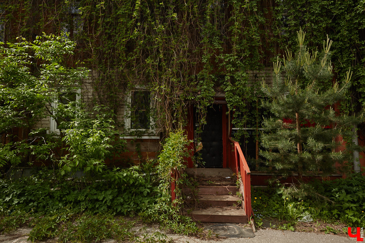 В скором времени город лишится сразу пяти домов. У многих из них довольно внушительная история, которая канет в Лету вместе со своими деревянными и кирпичными хранителями. Что же пустят под ковш в ближайшие месяцы, выяснил «Ключ-Медиа».