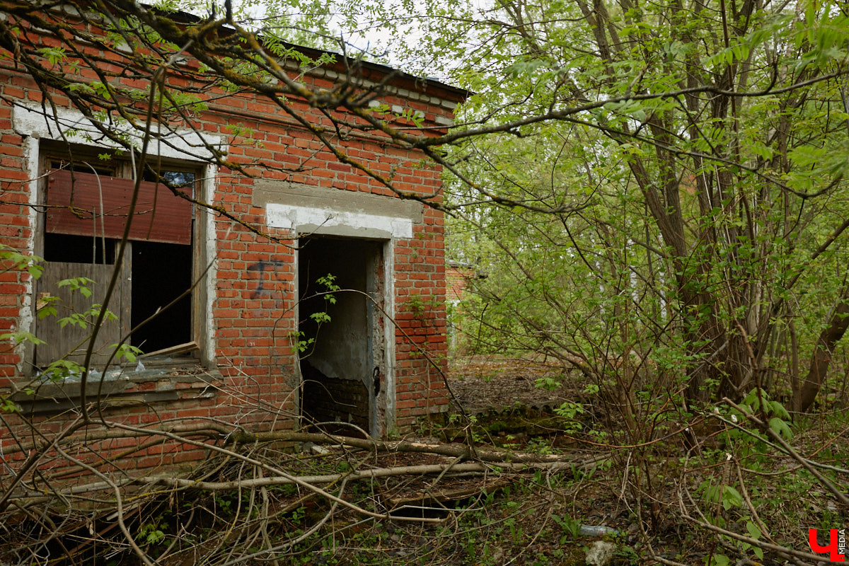 В скором времени город лишится сразу пяти домов. У многих из них довольно внушительная история, которая канет в Лету вместе со своими деревянными и кирпичными хранителями. Что же пустят под ковш в ближайшие месяцы, выяснил «Ключ-Медиа».