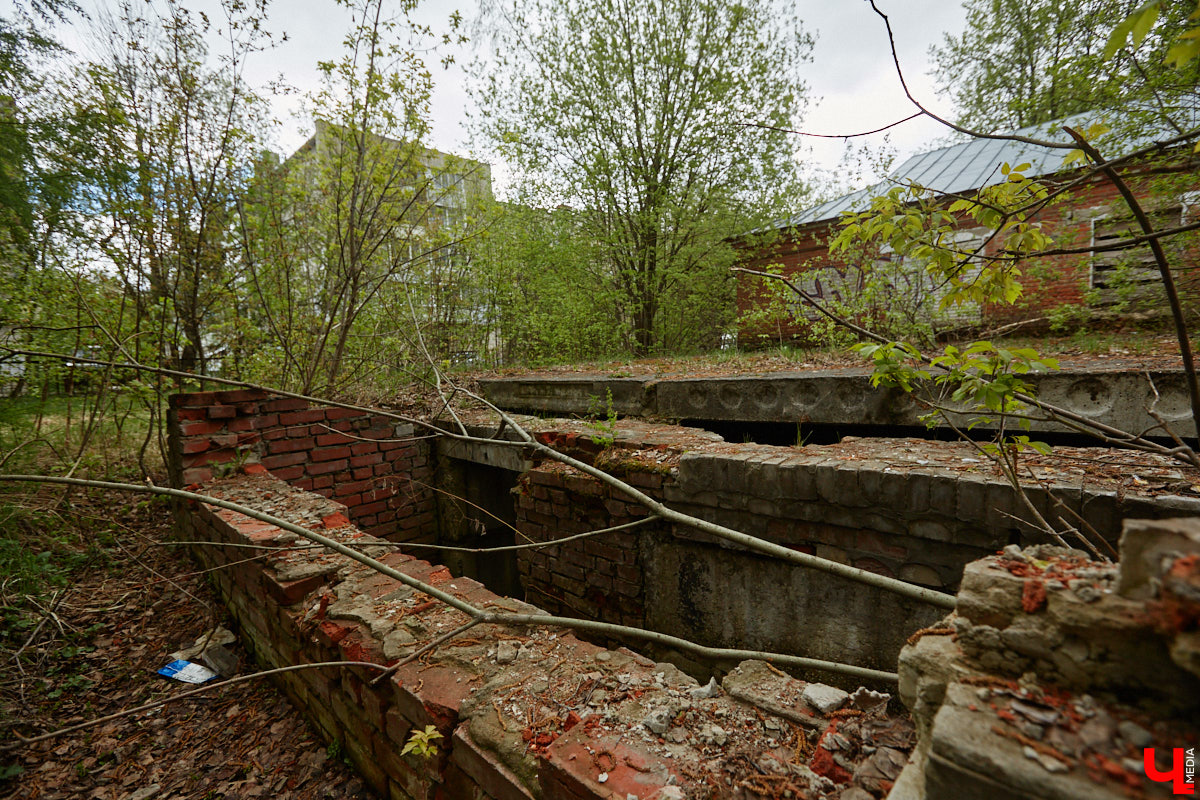 В скором времени город лишится сразу пяти домов. У многих из них довольно внушительная история, которая канет в Лету вместе со своими деревянными и кирпичными хранителями. Что же пустят под ковш в ближайшие месяцы, выяснил «Ключ-Медиа».
