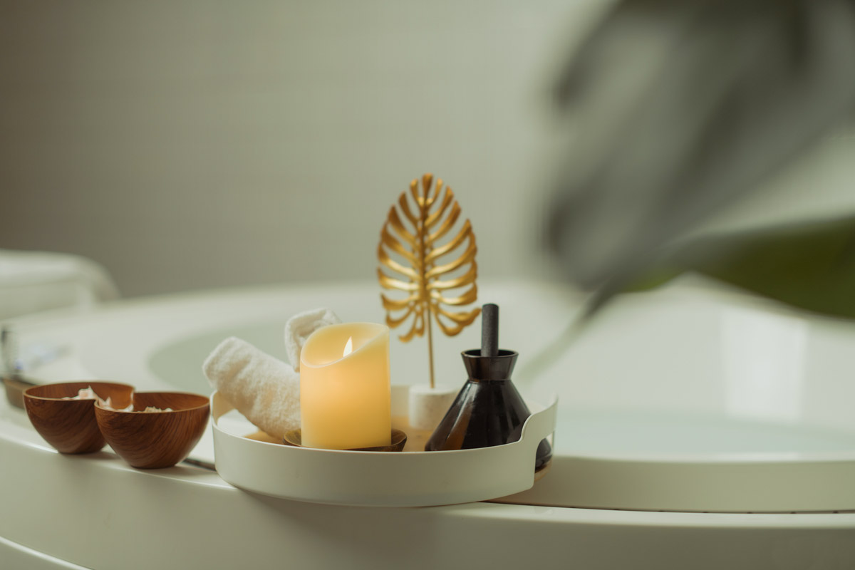 Лето — время брызг, движения и новых впечатлений. Все это предлагает в новом сезоне курорт «Суздаль АКВА». Вечеринки и анимационные программы, водные развлечения и спа-процедуры, мастер-классы с известными людьми. Кстати, в прошедшую субботу своими знаниями бесплатно делился признанный банный эксперт Иван Бояринцев! Он раскрыл гостям секреты индивидуального и коллективного парения.