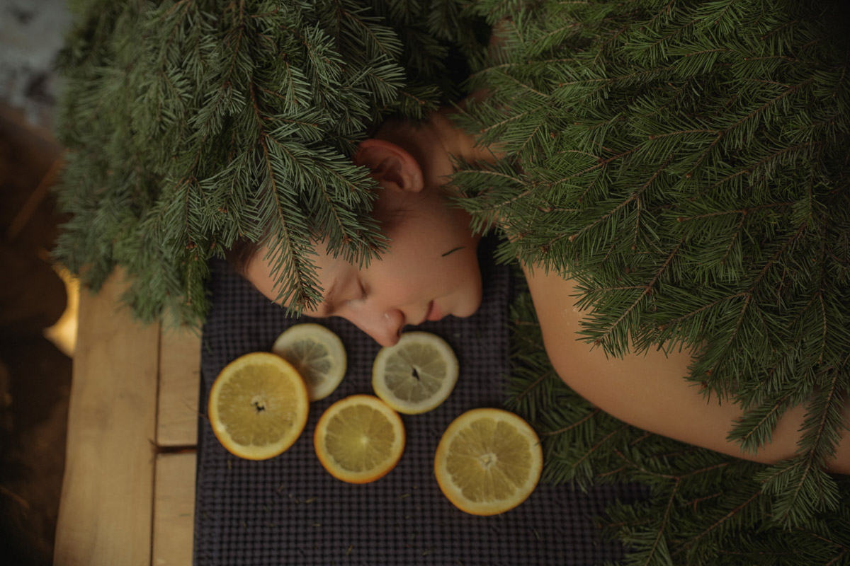 Лето — время брызг, движения и новых впечатлений. Все это предлагает в новом сезоне курорт «Суздаль АКВА». Вечеринки и анимационные программы, водные развлечения и спа-процедуры, мастер-классы с известными людьми. Кстати, в прошедшую субботу своими знаниями бесплатно делился признанный банный эксперт Иван Бояринцев! Он раскрыл гостям секреты индивидуального и коллективного парения.