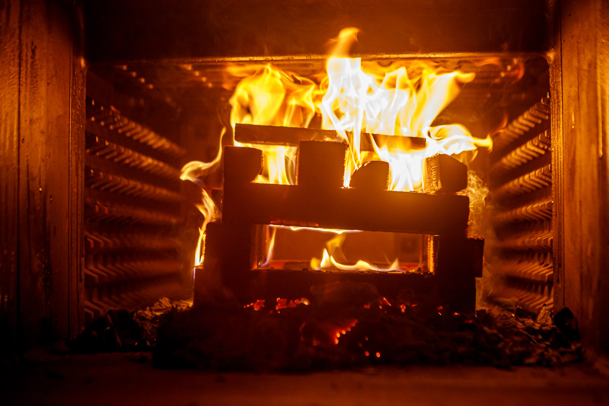 Лето — время брызг, движения и новых впечатлений. Все это предлагает в новом сезоне курорт «Суздаль АКВА». Вечеринки и анимационные программы, водные развлечения и спа-процедуры, мастер-классы с известными людьми. Кстати, в прошедшую субботу своими знаниями бесплатно делился признанный банный эксперт Иван Бояринцев! Он раскрыл гостям секреты индивидуального и коллективного парения.